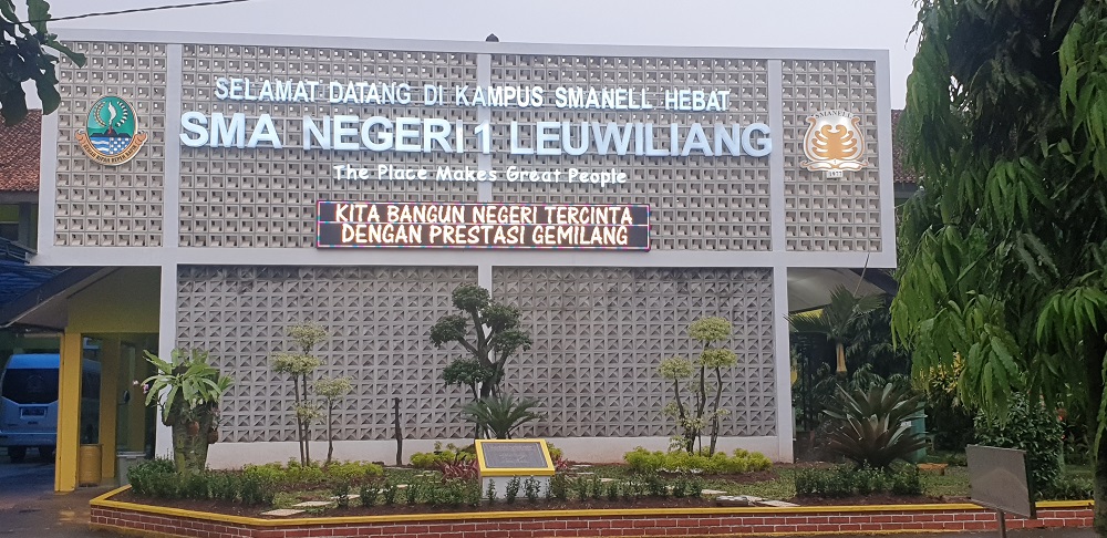 Pendaftaran Peserta didik baru di bagi menjadi 2 tahap yaitu tahap 1 melalui jalur prestasi dan KTEM kemudian tahap 2 melalui jalur zonasi